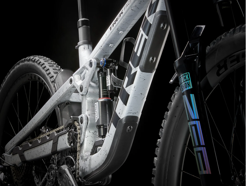 Trek Slash 9.9 XTR Gen 6 Full Suspension Mountain Bike 2024 in Argent Drizzle-10